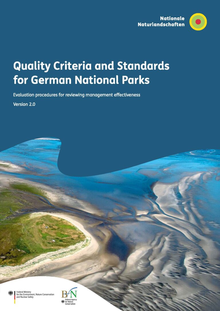 Titelblatt der Broschüre "Quality criteria and standards for German national parks version 2.0"