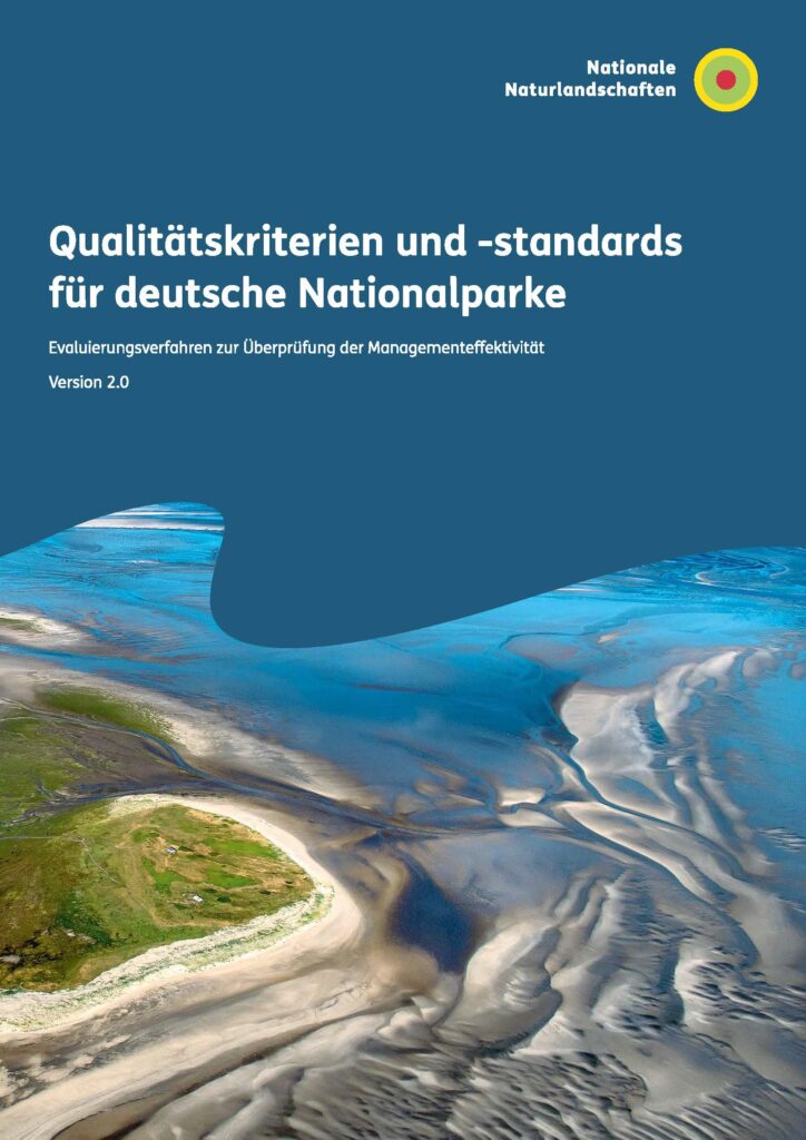 Titelblatt der Broschüre "Qualitätskriterien und -standards für deutsche Nationalparke Version 2.0"