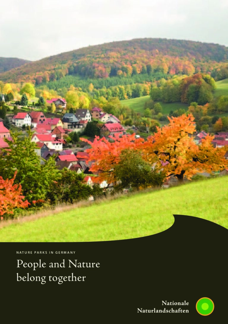 Titelblatt der Broschüre "Nature parks in Germany. People and nature belong together"