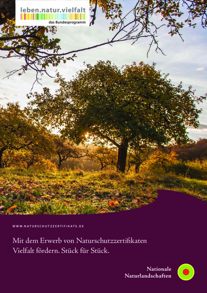 Titelblatt der Broschüre "Mit dem Erwerb von Naturschutzzertifikation Vielfalt fördern. Stück für Stück"