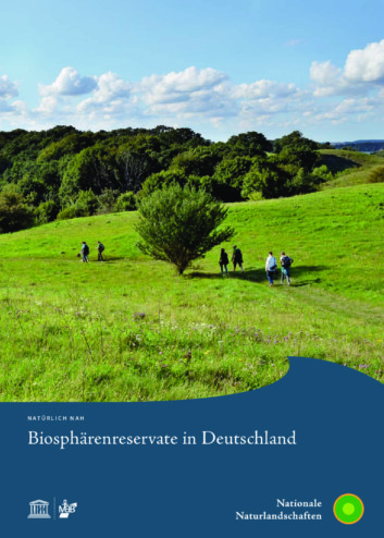 Titelblatt der Broschüre "Natürlich Nah. Biosphärenreservate in Deutschland"