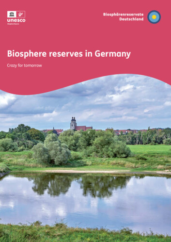 Titelblatt der Broschüre "Biosphere reserves in Germany. Crazy for tomorrow"