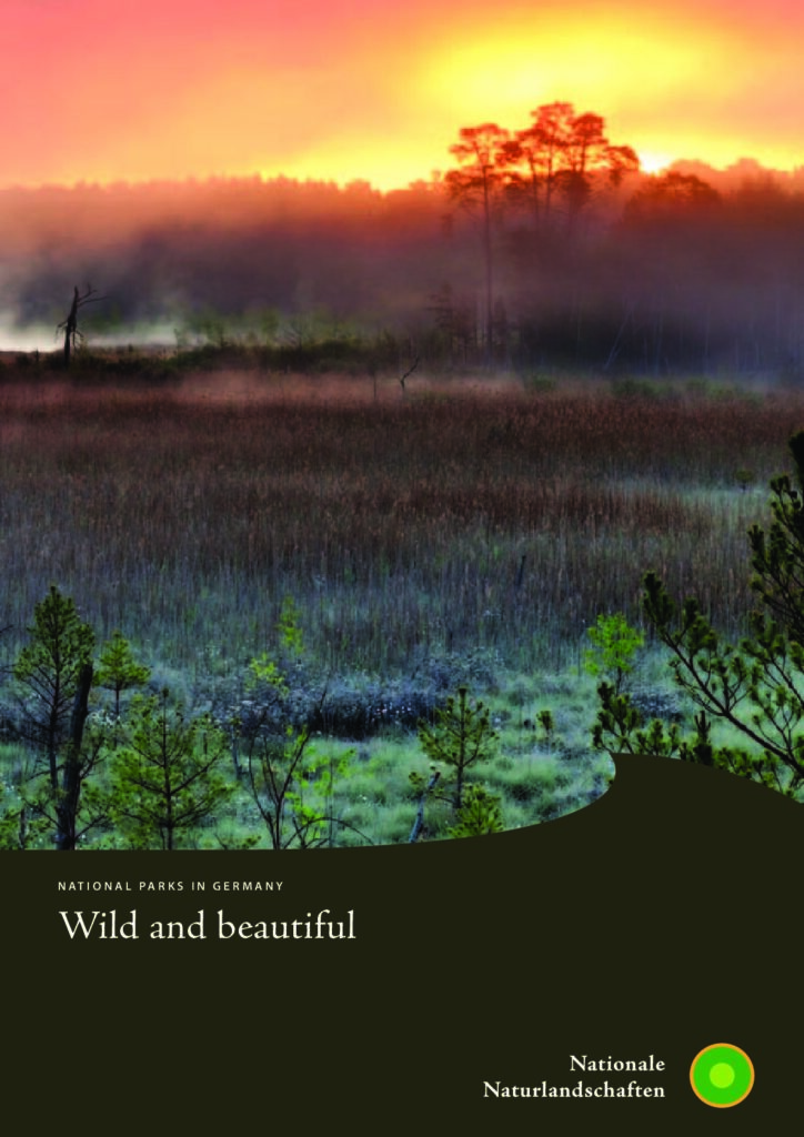 Titelblatt der Broschüre "National parks in Germany. Wild and beautiful"