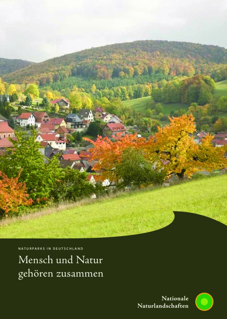 Titelblatt der Broschüre "Naturparks in Deutschland. Mensch und Natur gehören zusammen"