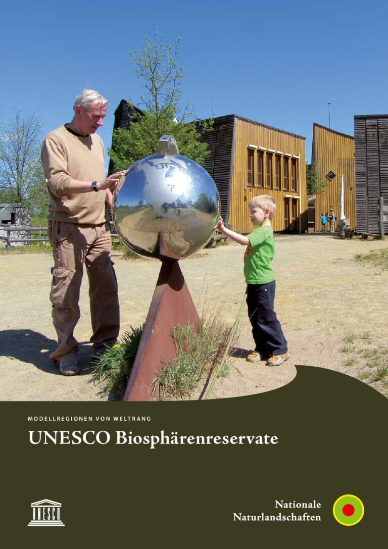 Titelblatt der Broschüre "Modellregion von Weltrang. UNESCO Biosphärenreservate"
