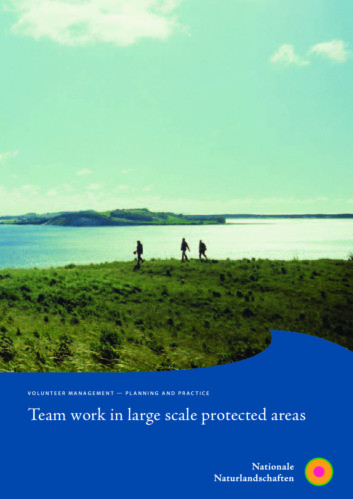 Titelblatt der Broschüre "Volunteer managment - planning and practice. Team work in large scale protected areas"